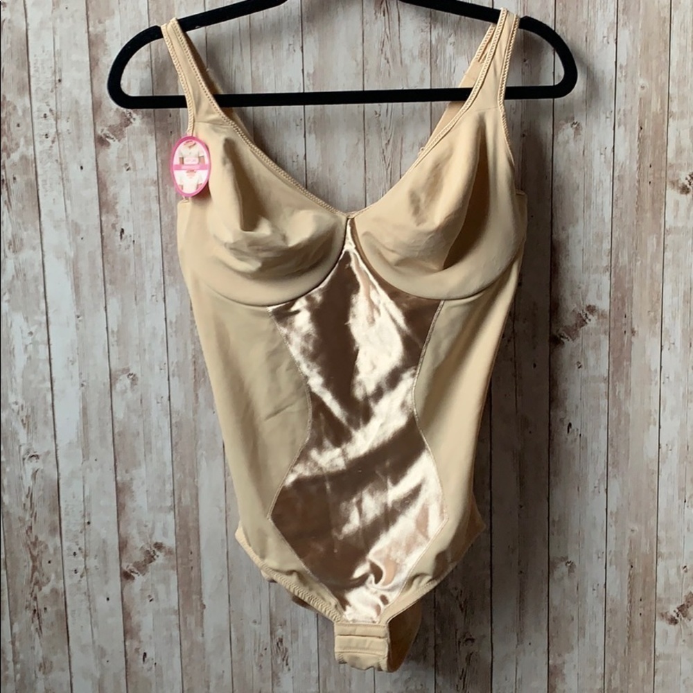 𝅺maidenform Flexees Bodysuit